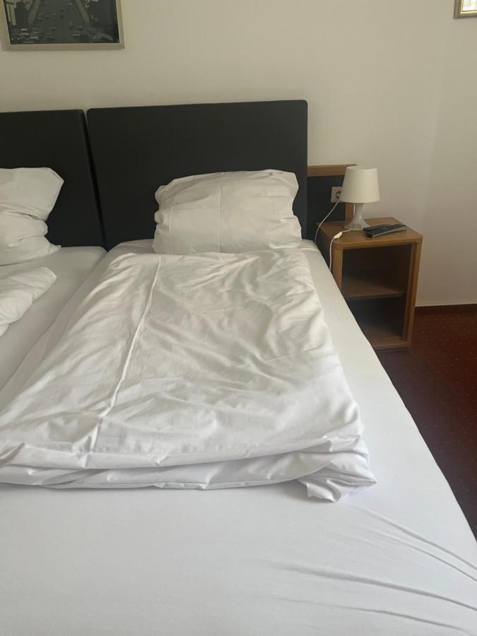 Hotel Zum Taunus Eppstein Buitenkant foto
