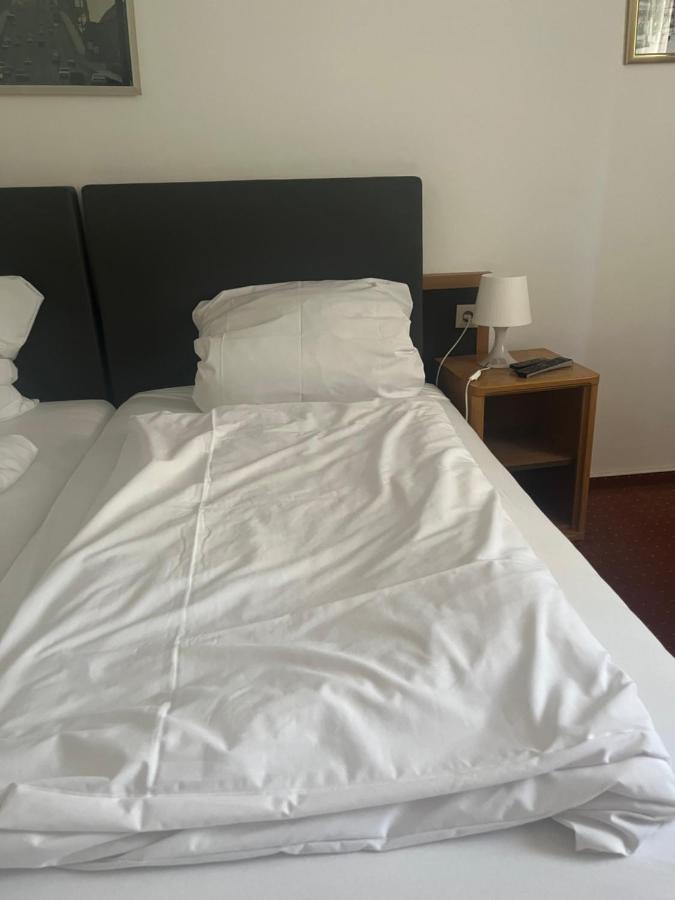 Hotel Zum Taunus Eppstein Buitenkant foto
