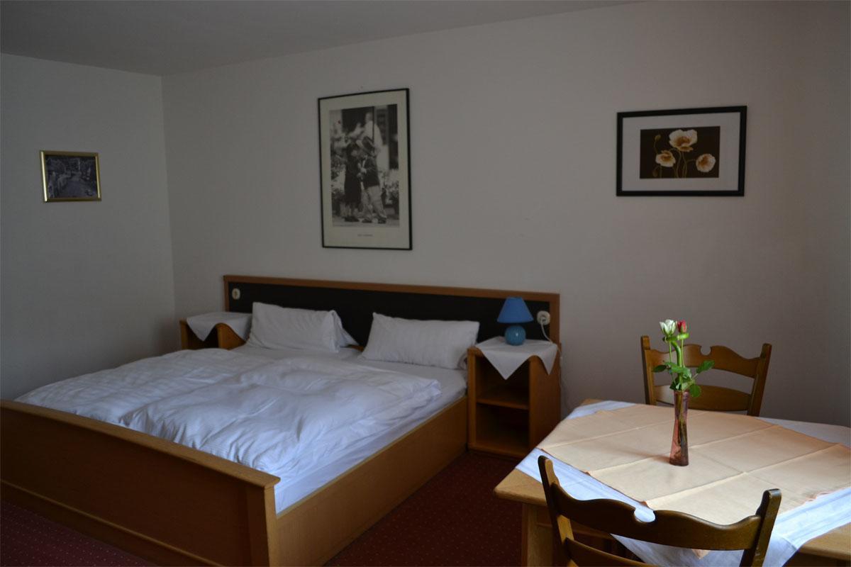 Hotel Zum Taunus Eppstein Buitenkant foto