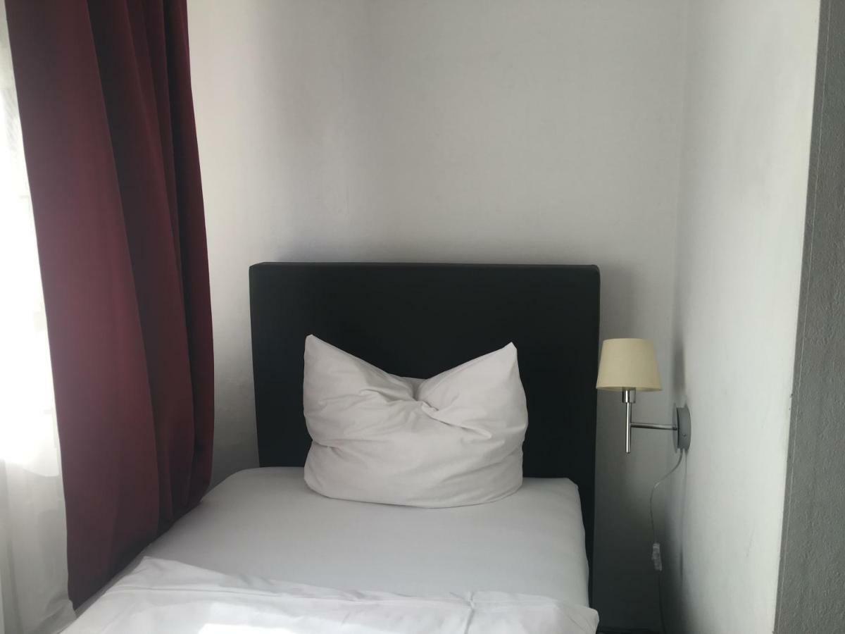 Hotel Zum Taunus Eppstein Buitenkant foto