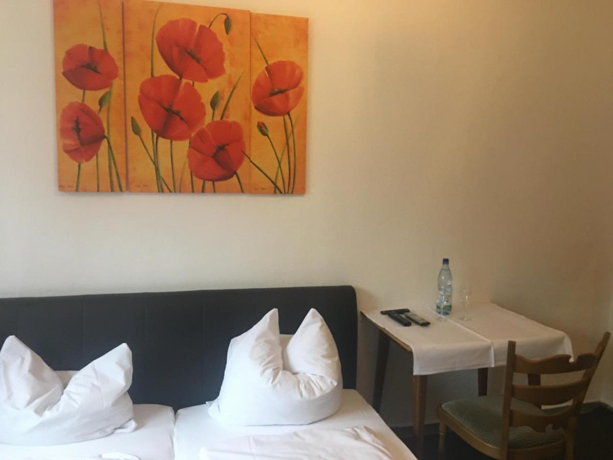 Hotel Zum Taunus Eppstein Buitenkant foto